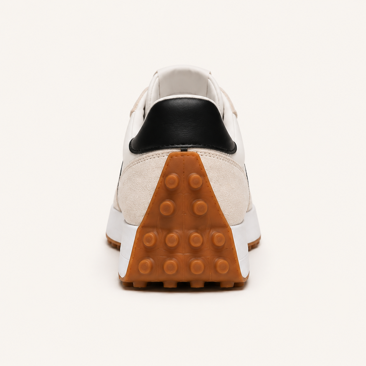 Orthonell Motion Nova™_model_foto_ergonomische_schoen_kleur_wit_zwart_beige