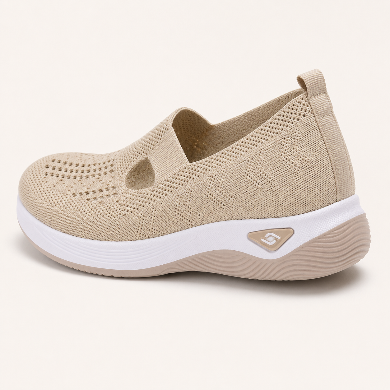 Orthonell Support Flow™_ergonomische_schoen_model_foto_achter_zijaanzicht_kleur_beige_wit