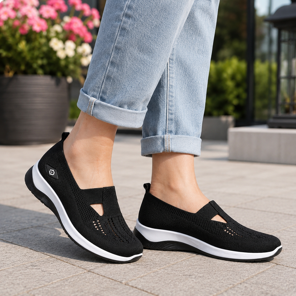 Orthonell Support Flow™_ergonomische_schoen_model_foto_buiten_kleur_zwart_wit